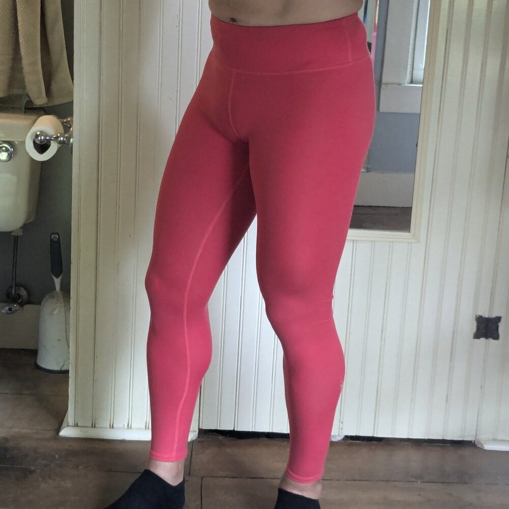 Alo Airbrush - reddish pink Size Small